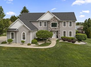 51280 Coveside Dr, Granger, IN 46530