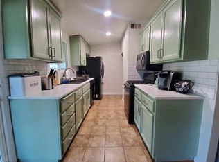 910 Dennis Ave, Simi Valley, CA 93065