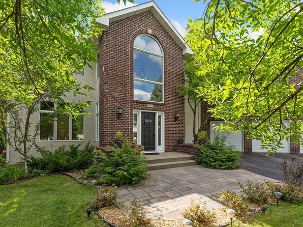2069 Royale Dr, Eagan, MN 55122