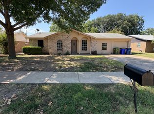 5832 Rosalyn Dr, Watauga, TX 76148