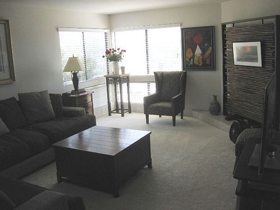 4th image of 6749 Fashion Hills Blvd