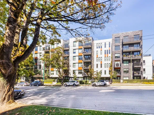 2235 Broadway E #204, Vancouver, BC V6K 2E3