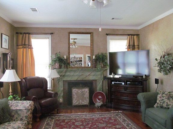 3rd image of 212 Broadway St