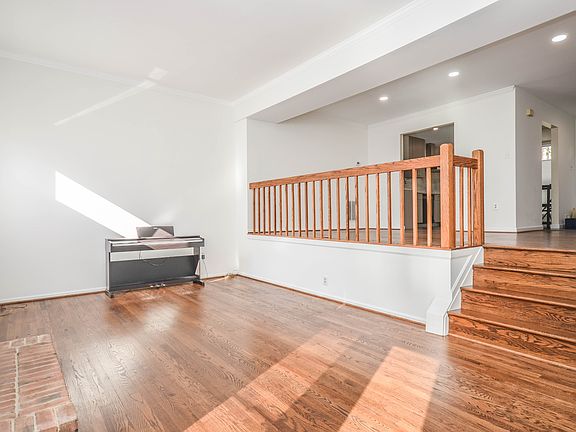 3rd image of 4802 Cloister Dr