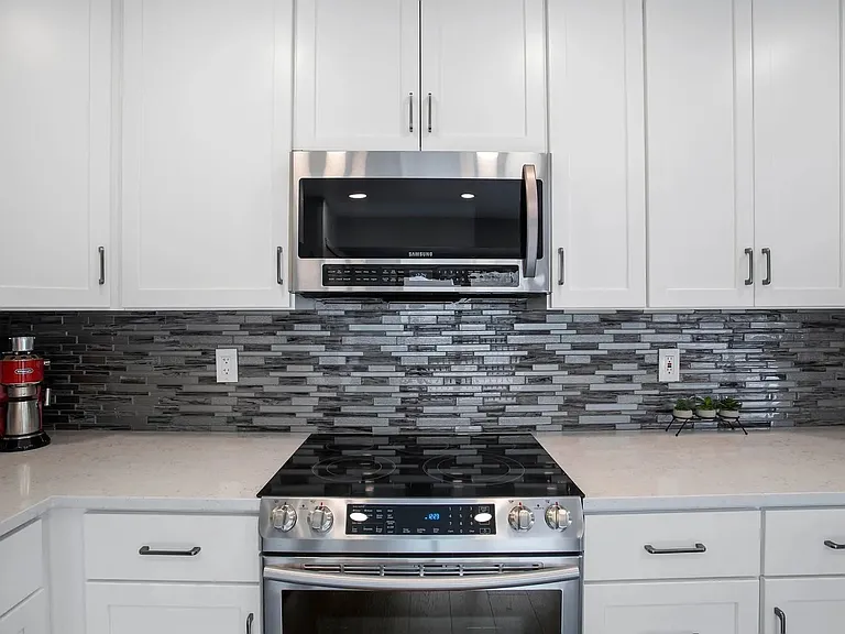 9428 Hibiscus Dr — Photo 13