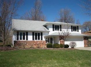 33211 Warwickshire Ln, Solon, OH 44139