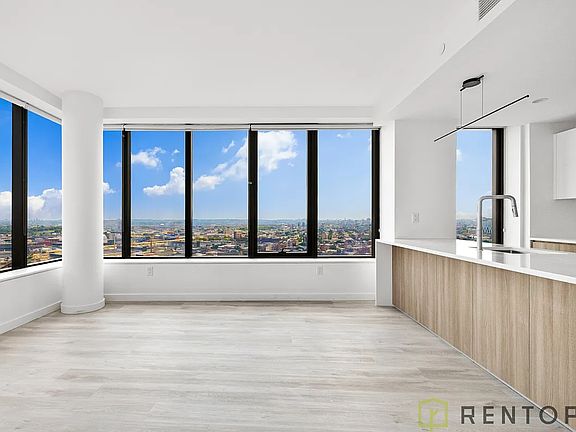 3rd image of 77 Commercial St #8N