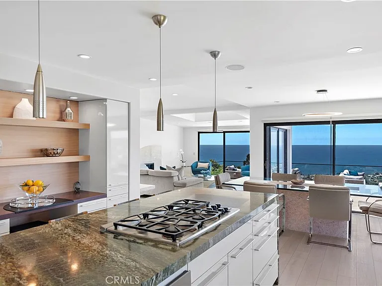 940 Summit Dr — Photo 18
