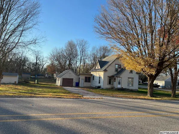 906 Broad St, Plymouth, IA 50464