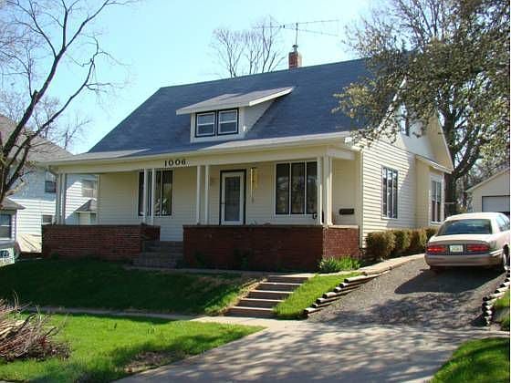 2nd image of 1006 E 1st St