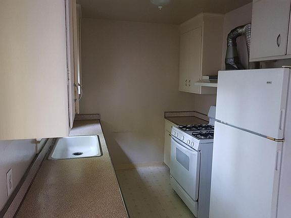 2nd image of 556 El Camino Real APT 9