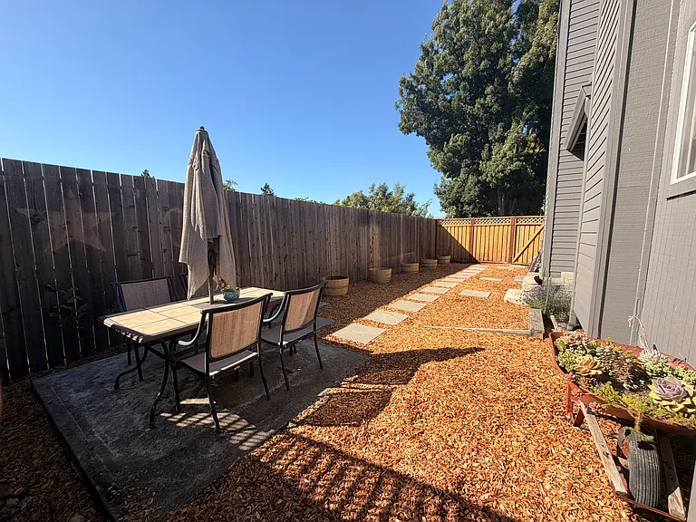 1429 Capri Ave — Photo 16