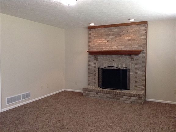 4th image of 60 Remington Ct