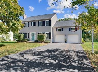 6 Trailside Dr, Wallingford, CT 06492