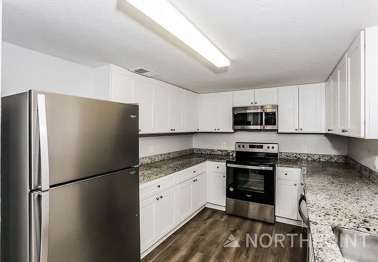 422 Ash Ln — Photo 6