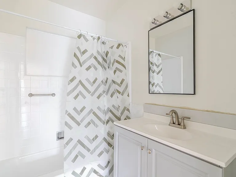 4514 Franklin Ave #5 — Photo 13