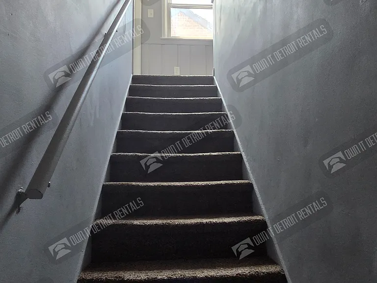 18627 Curtis St — Photo 16