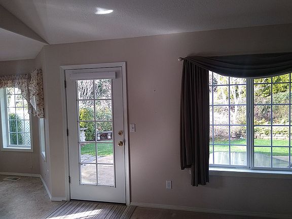 4th image of 2735 Eastlake Dr SE