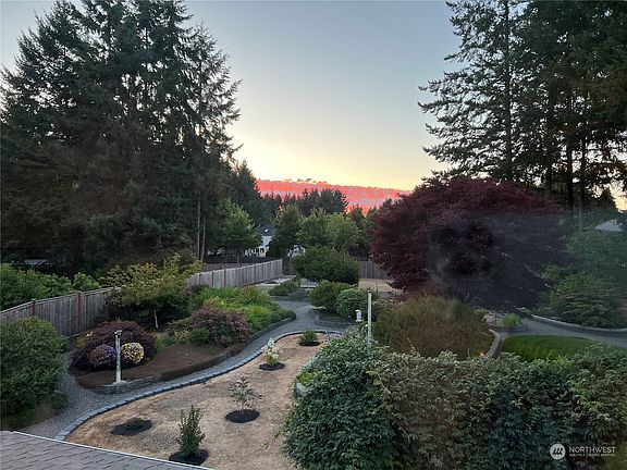 4th image of 614 Calistoga Street SE