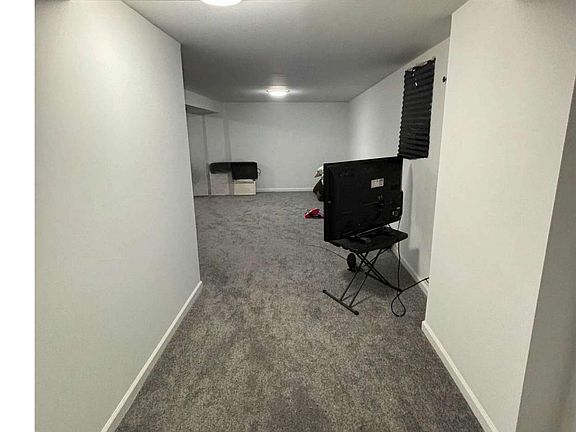 5th image of 5715 Linda Ln