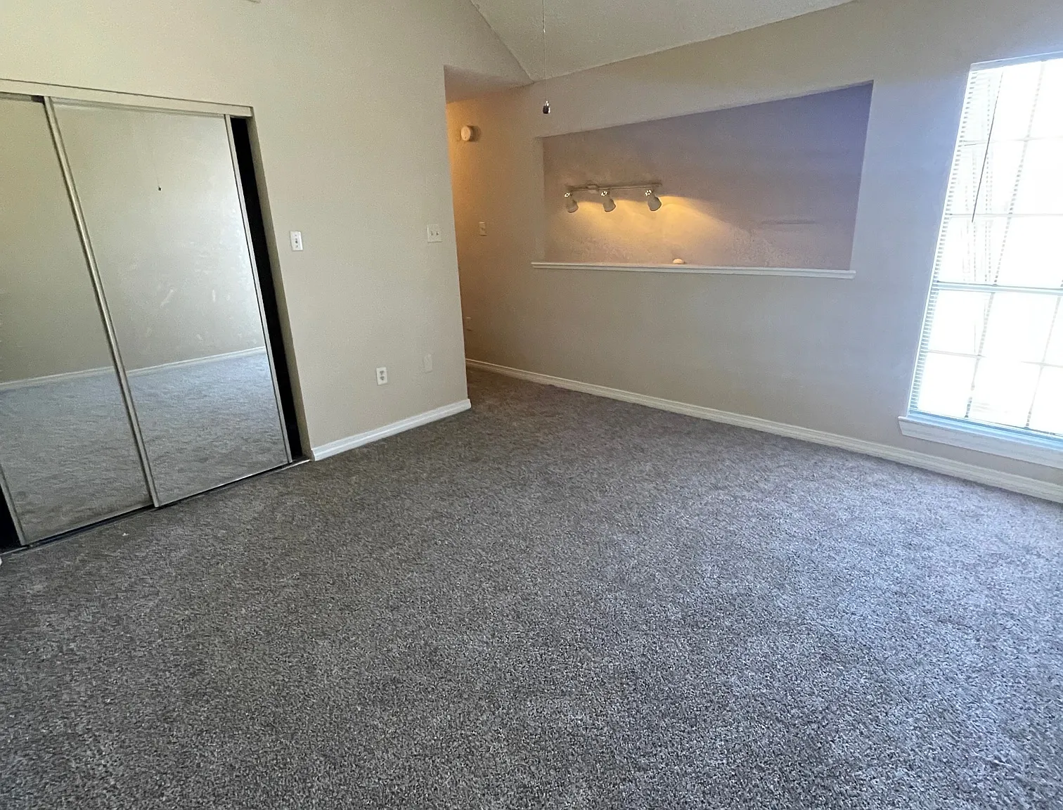 1 bed, 834 sqft, $700 — Photo 4