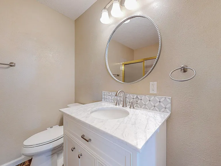 13612 Vic Rd NE — Photo 42