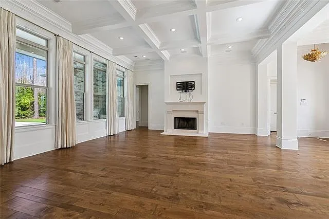 5 bed, 4.5 bath, 4225 sqft, $5,800 — Photo 4