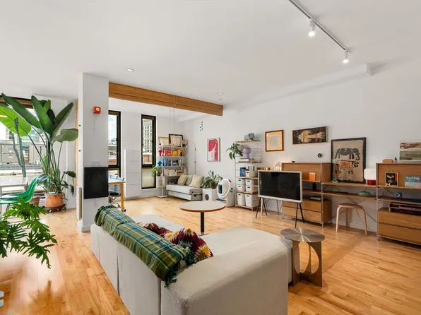 346-354 Congress St #608, Boston, MA 02210