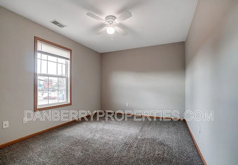 1127 N Byrne Rd #1 — Photo 37