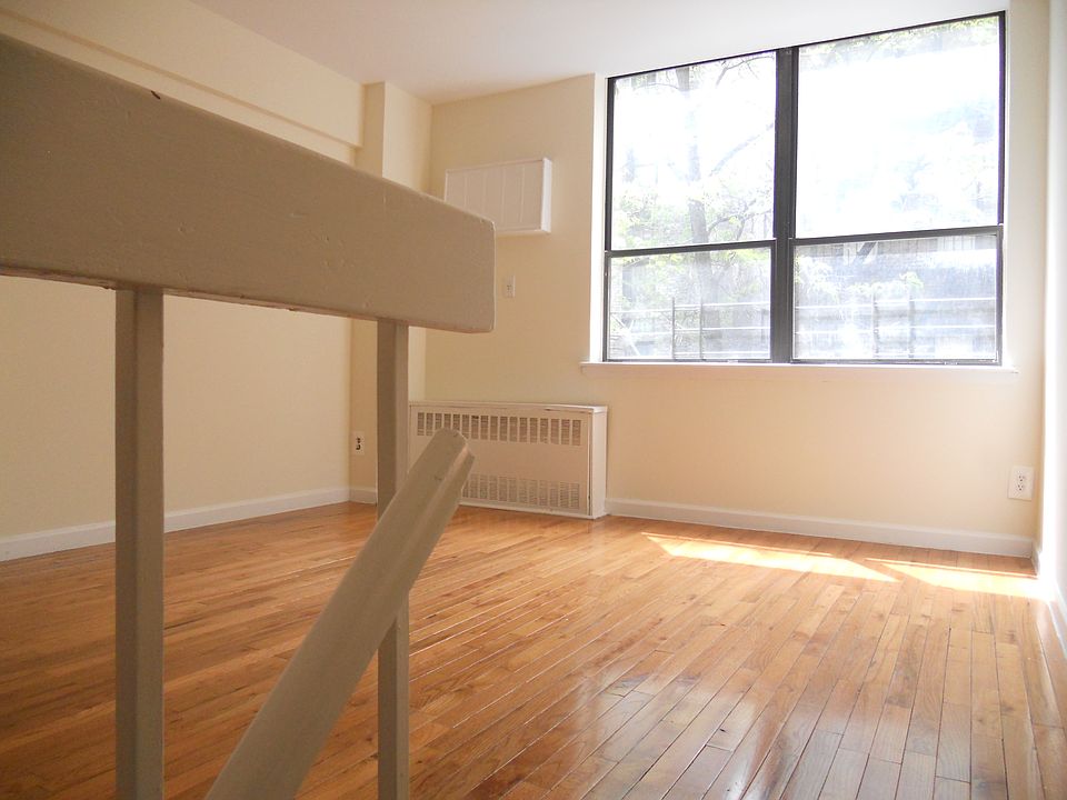 2nd image of 210 E 22nd St #2L***