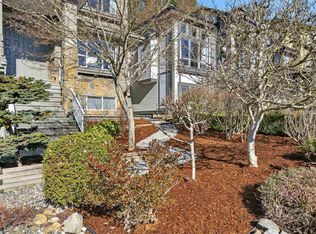 98 Linden Ct, Pt Moody, BC