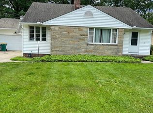 1258 Mapleview Dr, Seven Hills, OH 44131