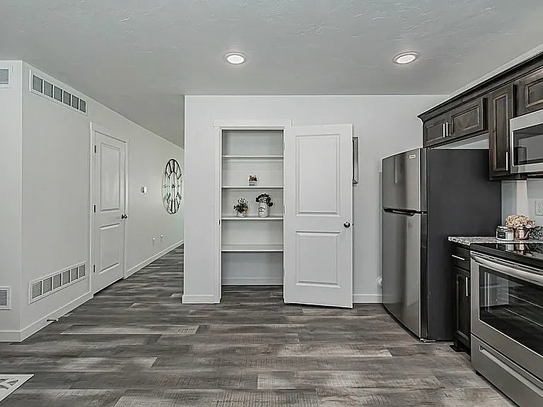 27-Kitchen