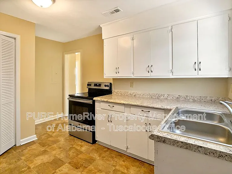 1120 19th St #5 — Photo 8