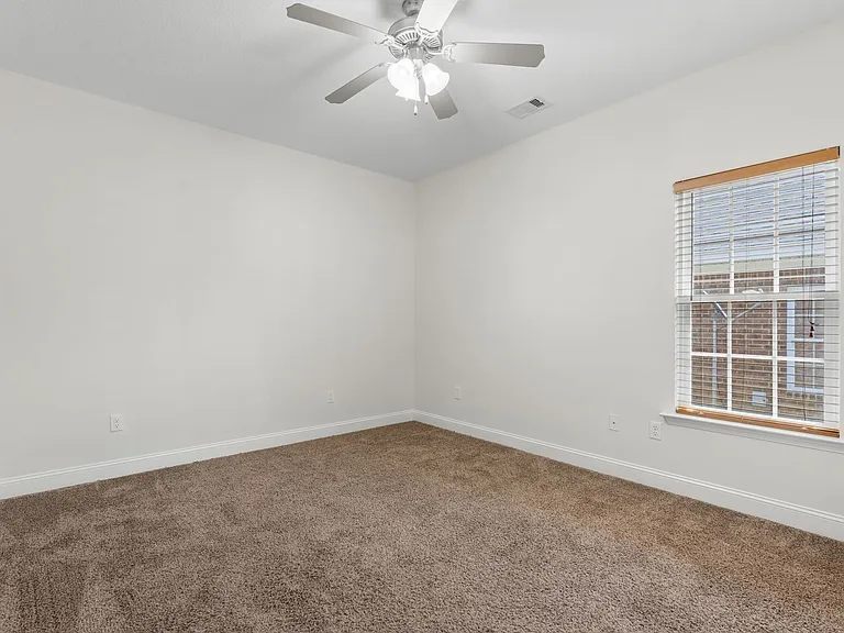 102 Ledbury Cv — Photo 19