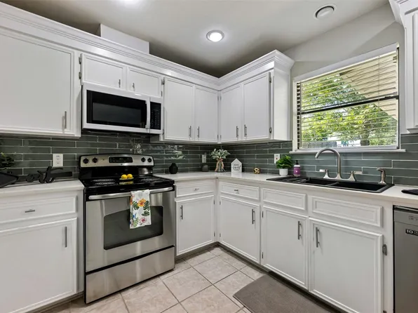 1301 Dove Haven Dr, Pflugerville, TX 78660