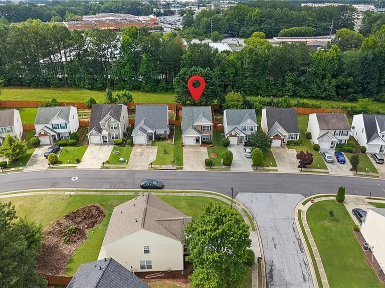 2704 Regent Walk Dr — Photo 43