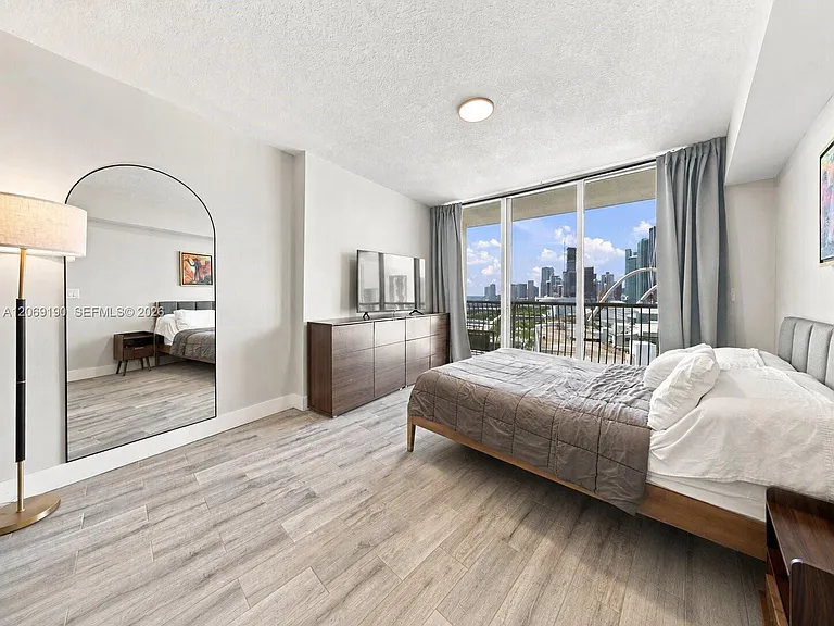 1750 N Bayshore Dr #1912 — Photo 7