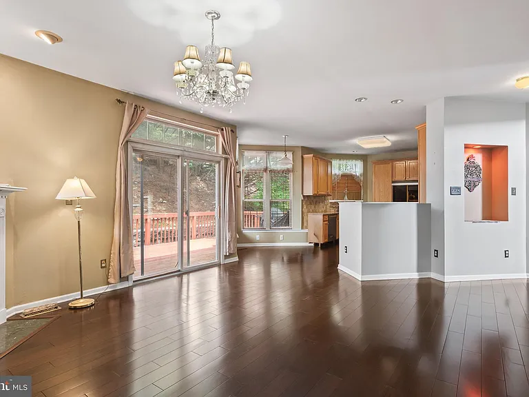 929 N York Dr — Photo 9
