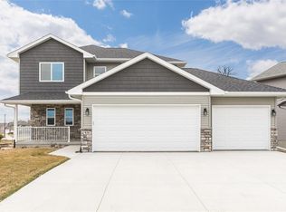 931 Crescent View Dr NE, Cedar Rapids, IA 52402