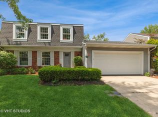 18 Warrington Rd, Vernon Hills, IL 60061