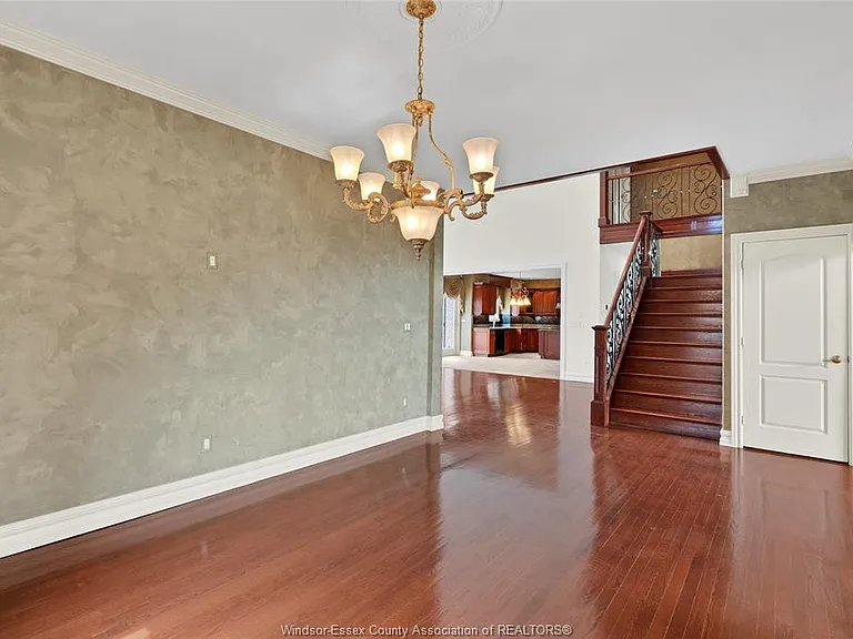 1585 Stoneybrook Cres — Photo 10