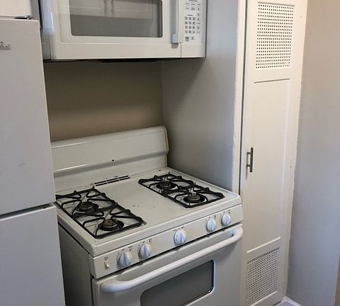 5th image of 221 20th St #221