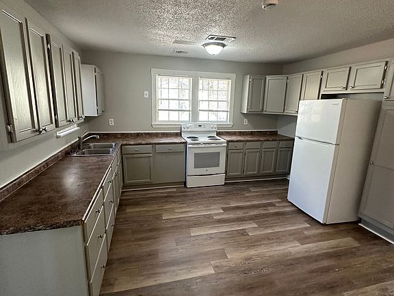 3rd image of 303 N 19th Ave