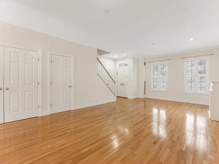 55 Chelsea St #55 — Photo 10