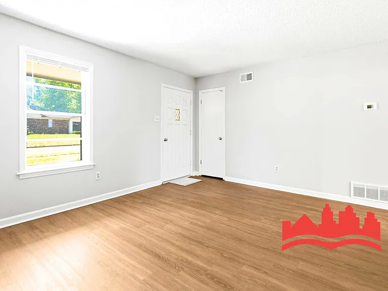 3063 Mary Elizabeth Dr — Photo 9