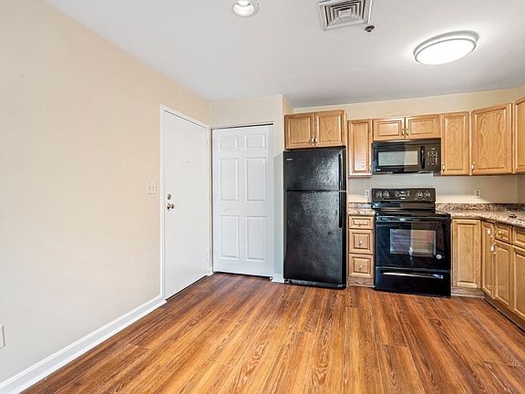 3rd image of 200 Falls Blvd Unit I103
