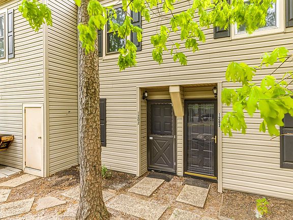 2nd image of 1202 Bromley Est