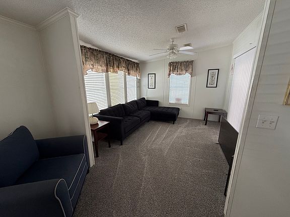 2nd image of 846 Hawthorn Cir