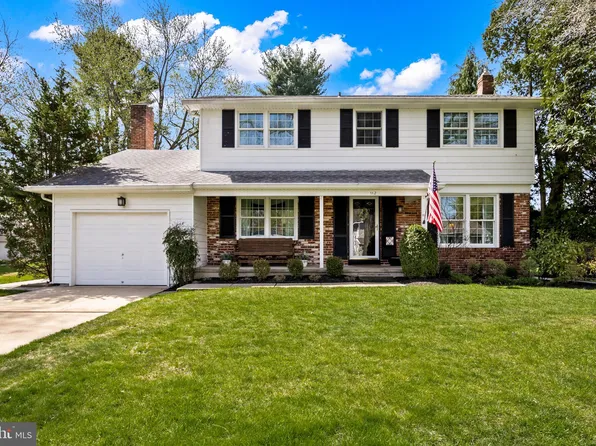 112 S Saint Andrews Dr, Mount Laurel, NJ 08054